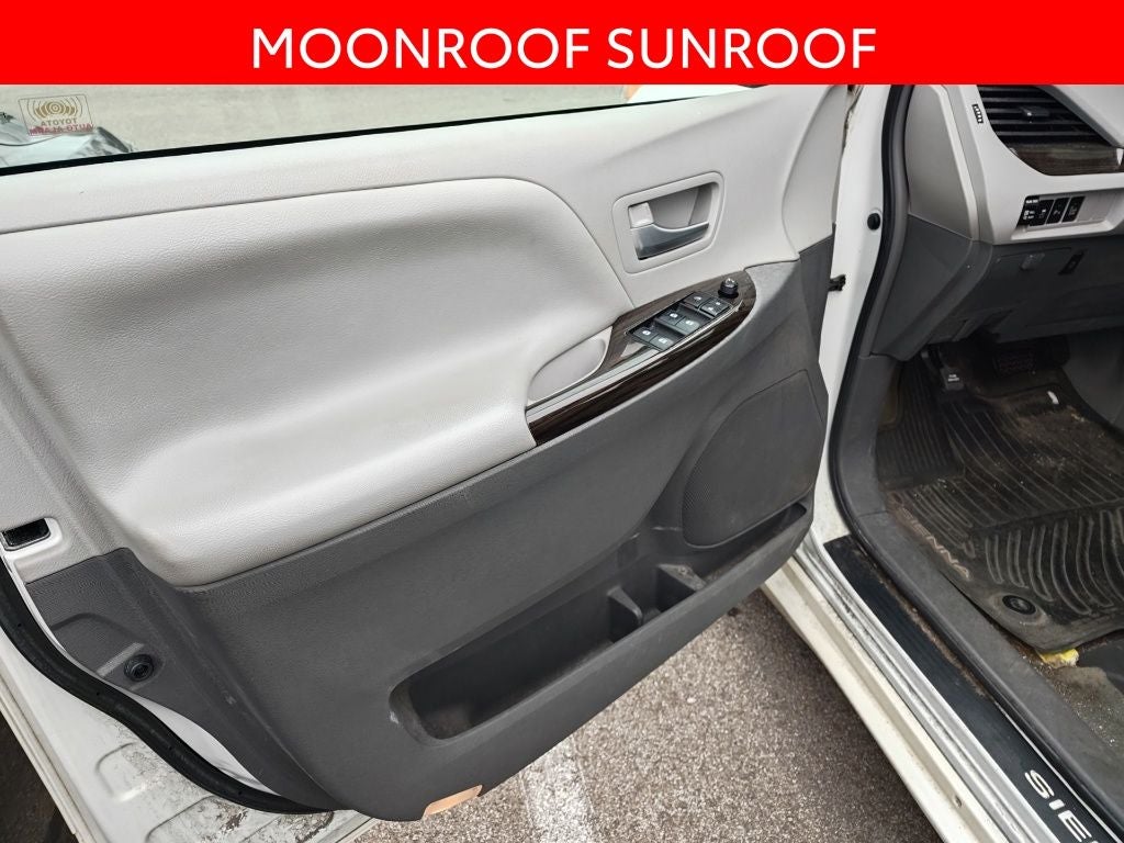 2017 Toyota Sienna XLE Premium 8 Passenger