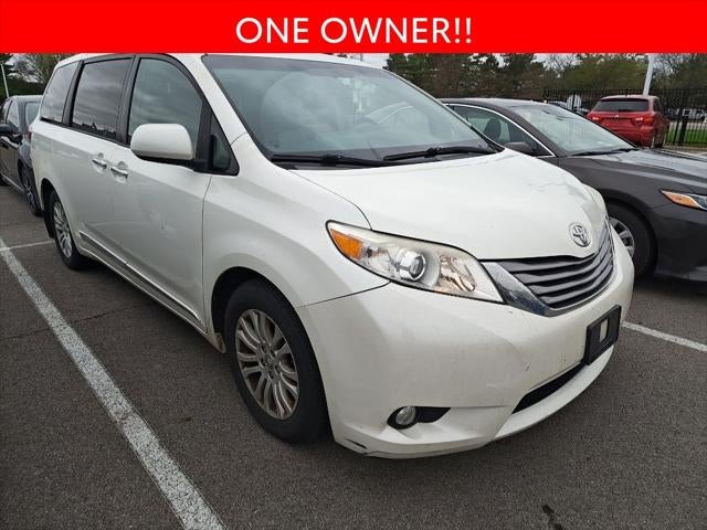 2017 Toyota Sienna XLE Premium 8 Passenger