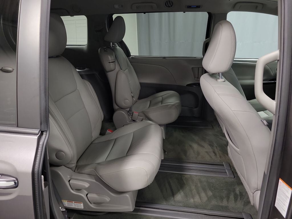 2017 Toyota Sienna XLE 7 Passenger