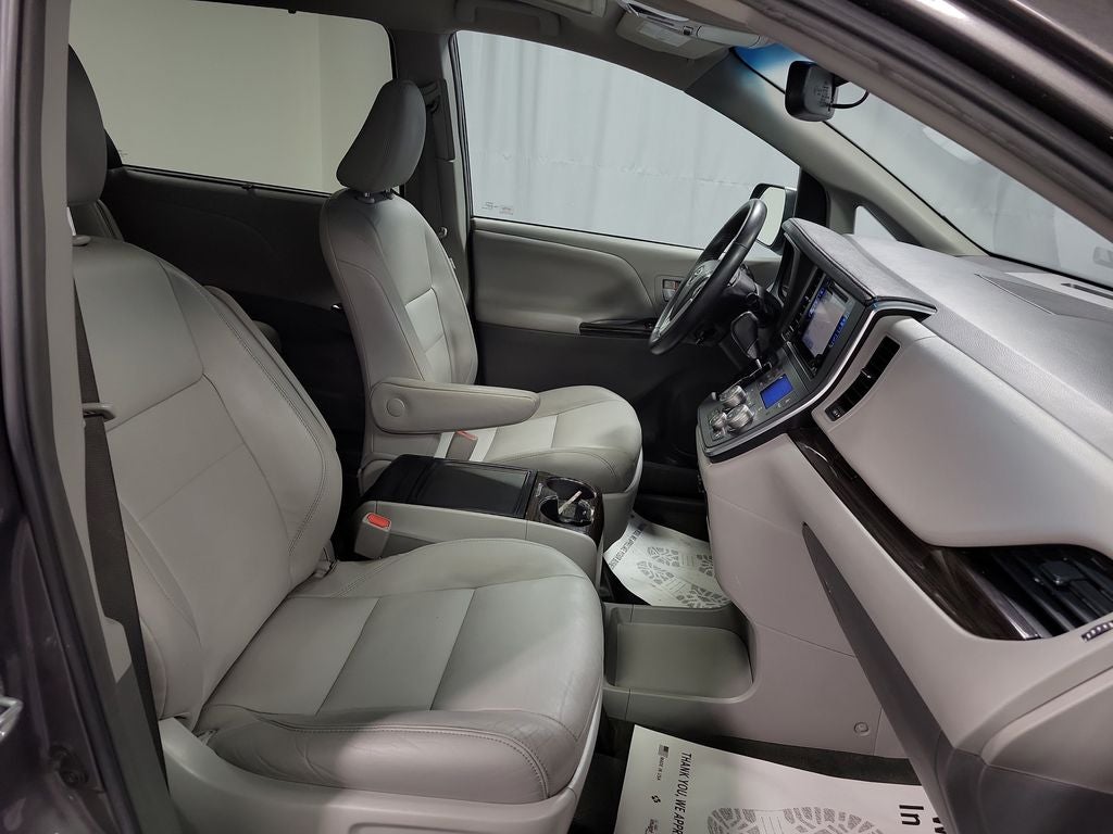 2017 Toyota Sienna XLE 7 Passenger
