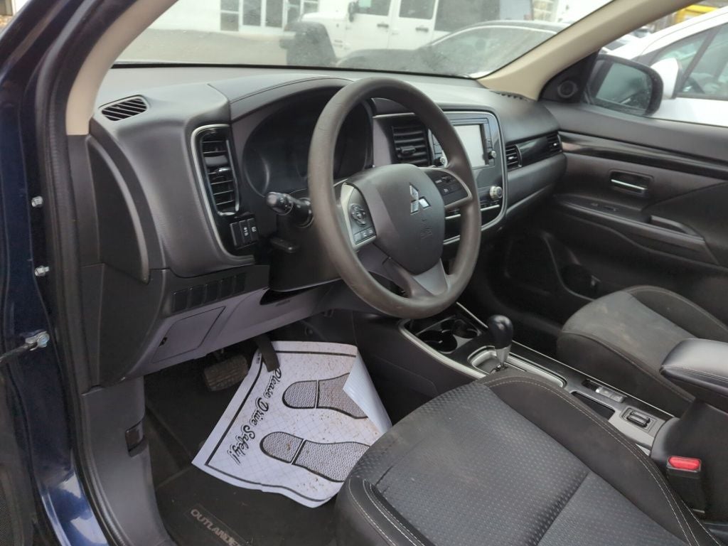 2020 Mitsubishi Outlander ES