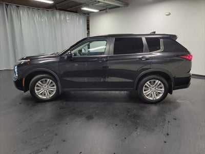 2022 Mitsubishi Outlander ES