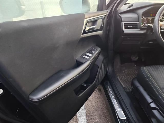 2022 Mitsubishi Outlander ES