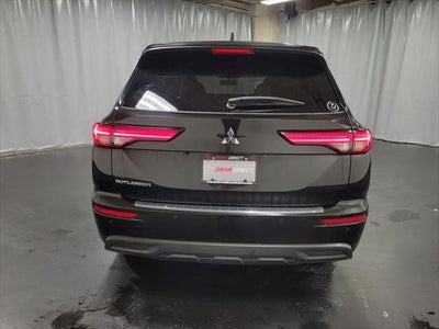 2022 Mitsubishi Outlander ES