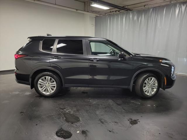 2022 Mitsubishi Outlander ES