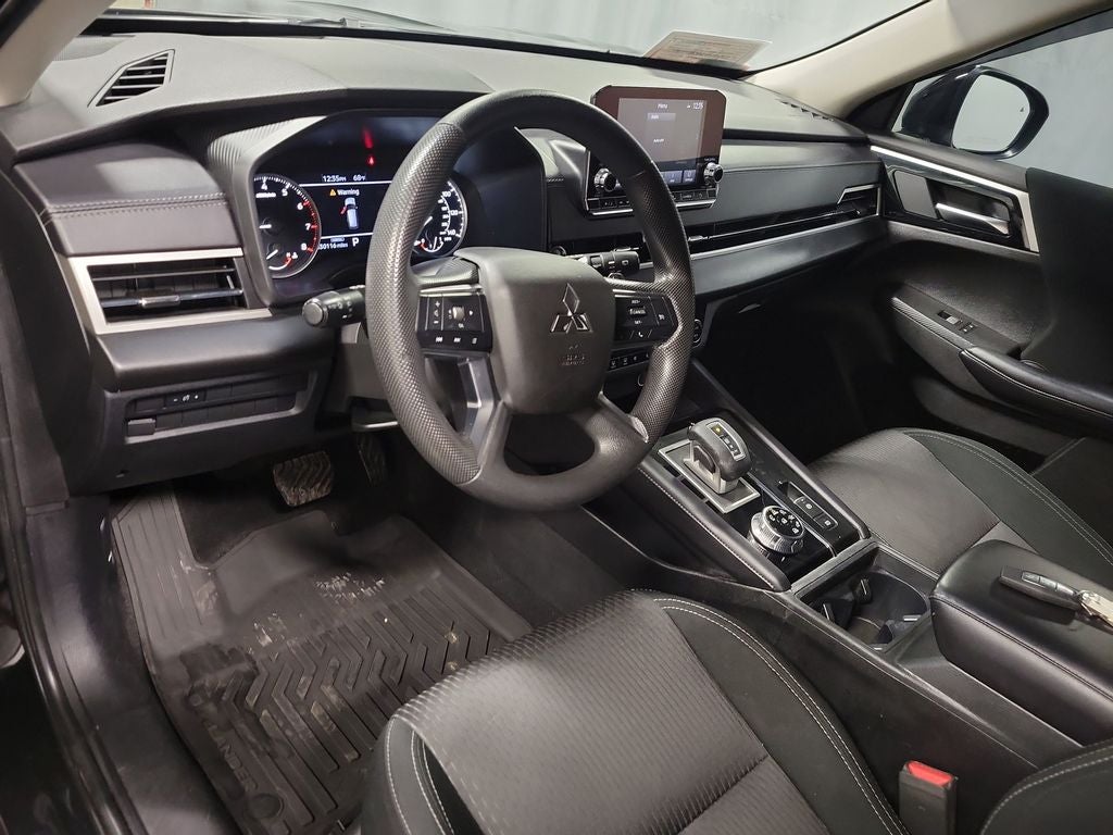 2024 Mitsubishi Outlander ES