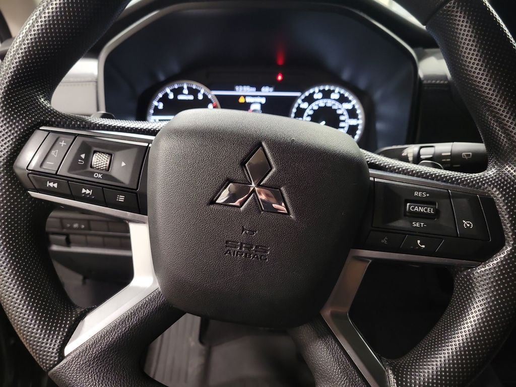 2024 Mitsubishi Outlander ES