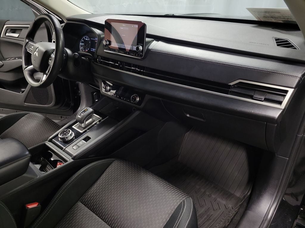 2024 Mitsubishi Outlander ES