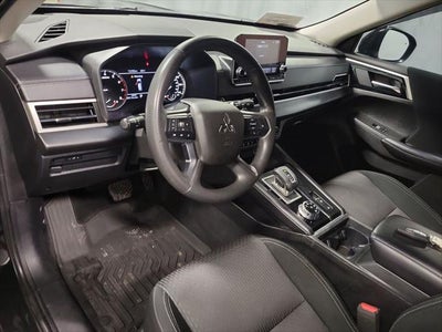 2024 Mitsubishi Outlander ES