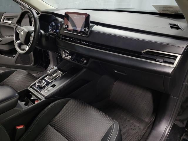 2024 Mitsubishi Outlander ES