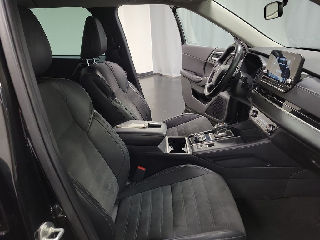 2023 Mitsubishi Outlander SE