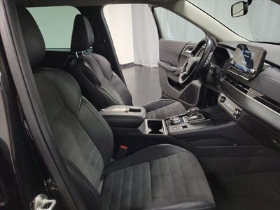 2023 Mitsubishi Outlander SE
