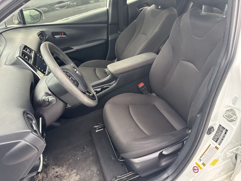 2022 Toyota Prius LE