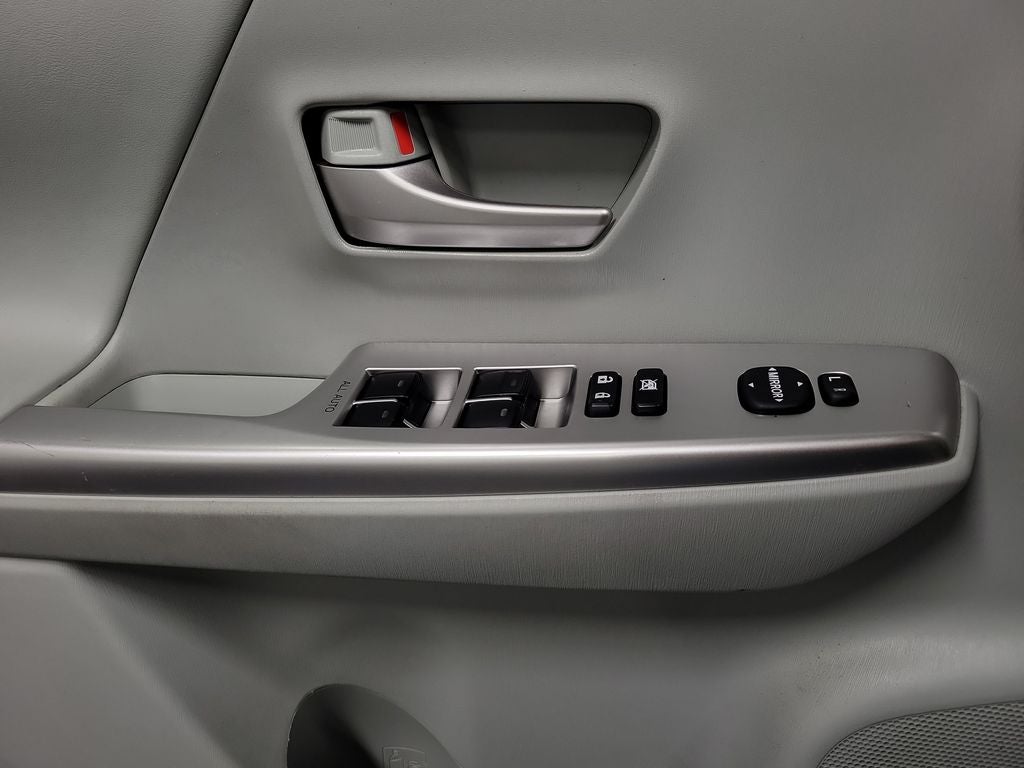 2013 Toyota Prius v Five