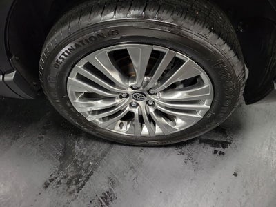 2023 Toyota Venza XLE