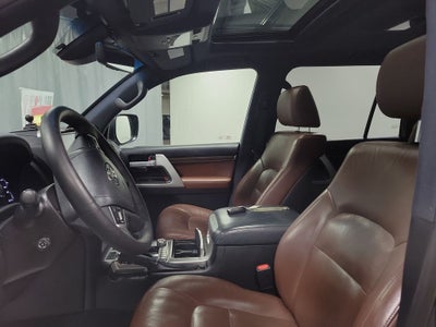 2018 Toyota Land Cruiser Base