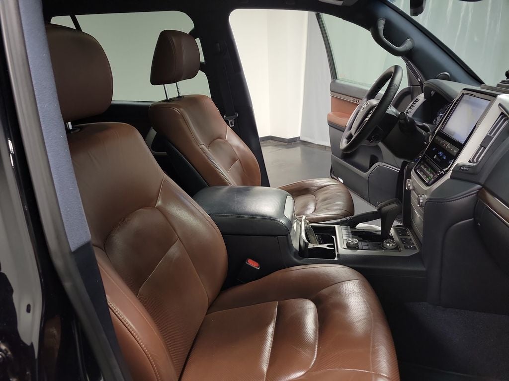 2018 Toyota Land Cruiser Base
