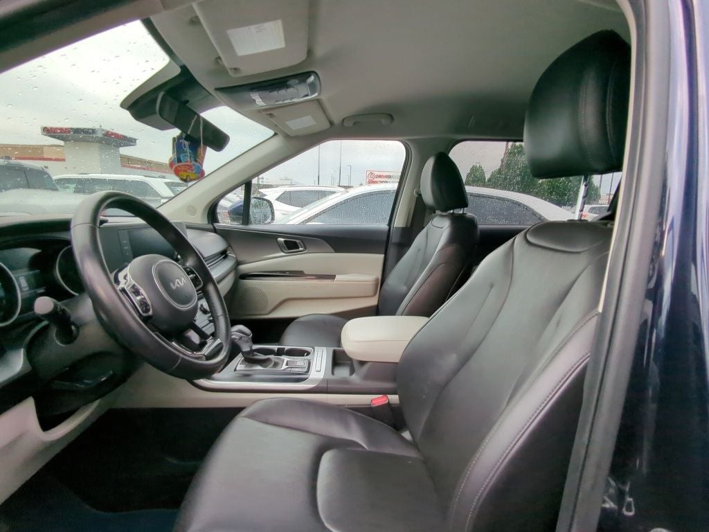 2023 Kia Carnival LX Seat Package