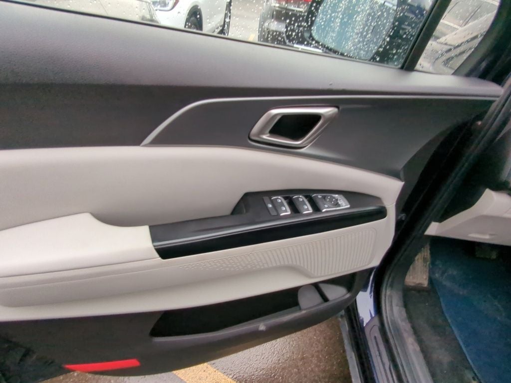 2023 Kia Carnival LX Seat Package