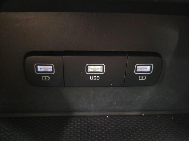 2023 Kia Carnival LX Seat Package