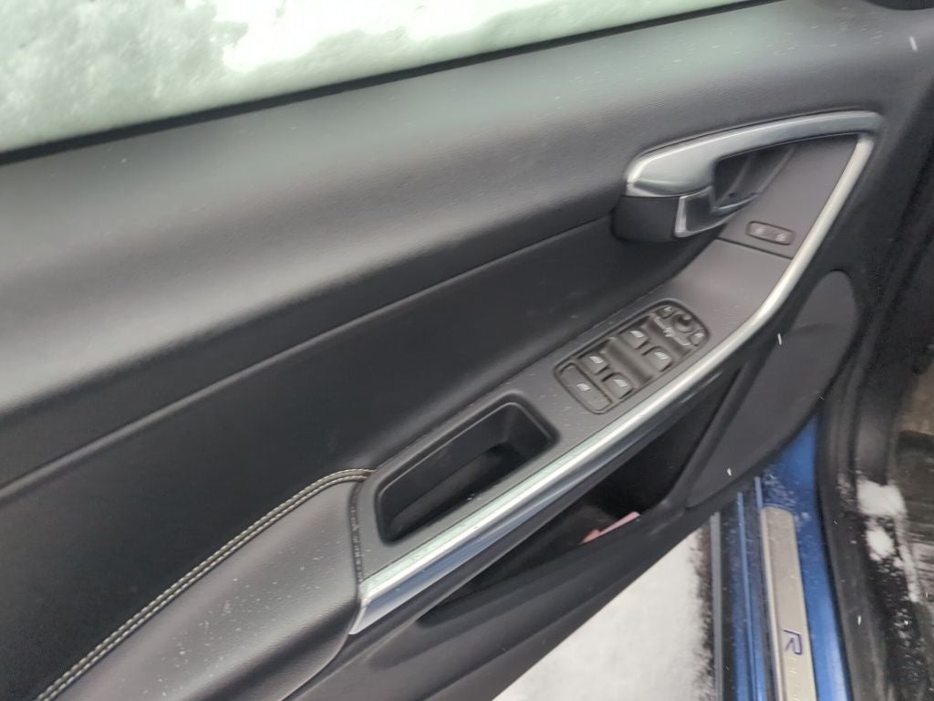 2017 Volvo S60 T6 R-Design Platinum