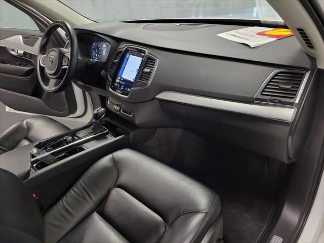 2022 Volvo XC90 T5 Momentum