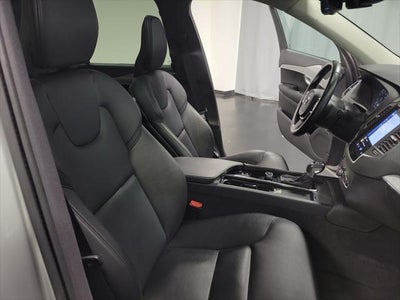 2022 Volvo XC90 T5 Momentum