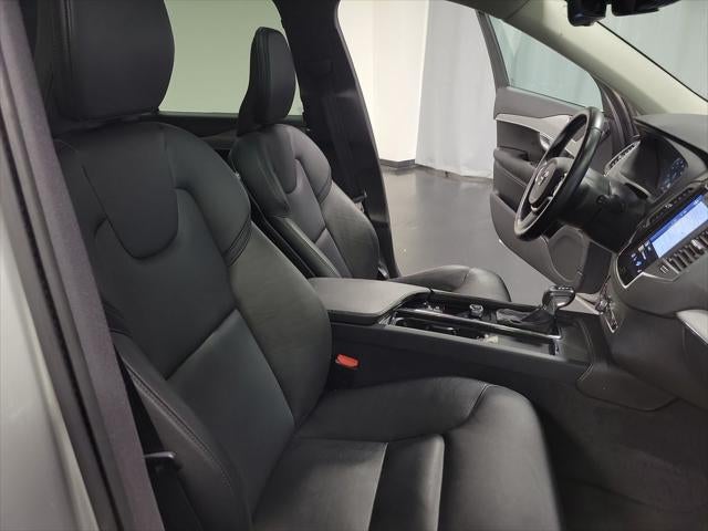 2022 Volvo XC90 T5 Momentum