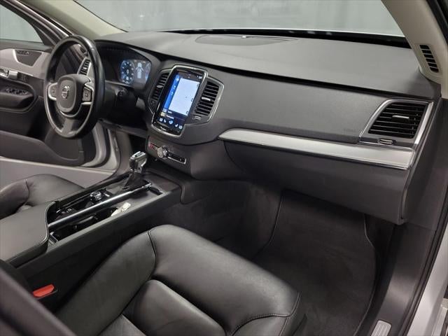 2022 Volvo XC90 T5 Momentum