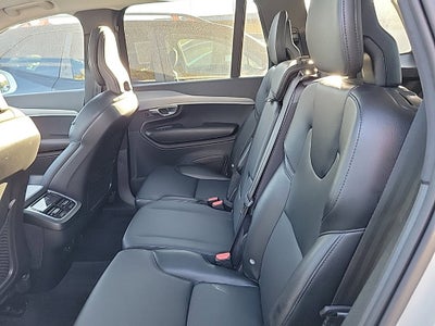 2022 Volvo XC90 T5 Momentum