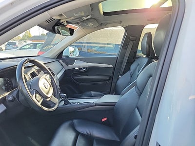 2022 Volvo XC90 T5 Momentum