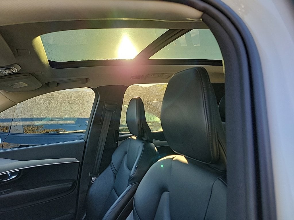 2022 Volvo XC90 T5 Momentum