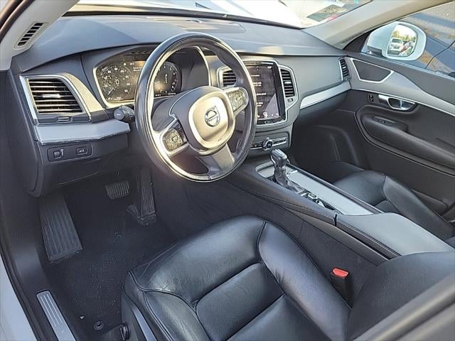 2022 Volvo XC90 T5 Momentum