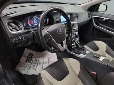 2016 Volvo S60 Cross Country T5 Platinum