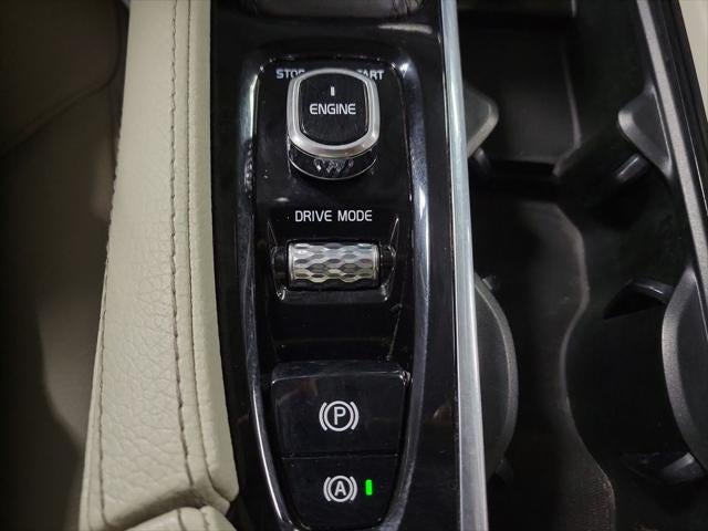 2017 Volvo XC90 T6 Momentum