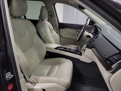 2017 Volvo XC90 T6 Momentum