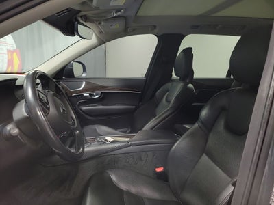 2017 Volvo XC90 T6 Momentum