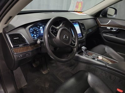 2017 Volvo XC90 T6 Momentum