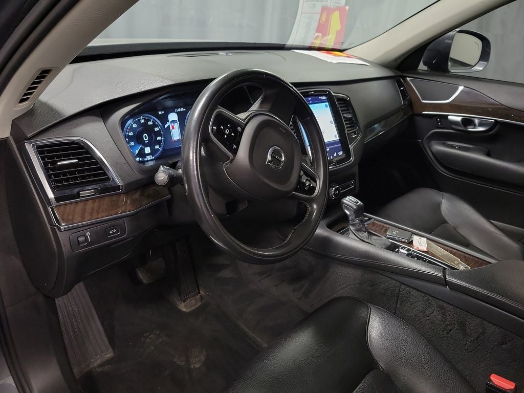 2017 Volvo XC90 T6 Momentum