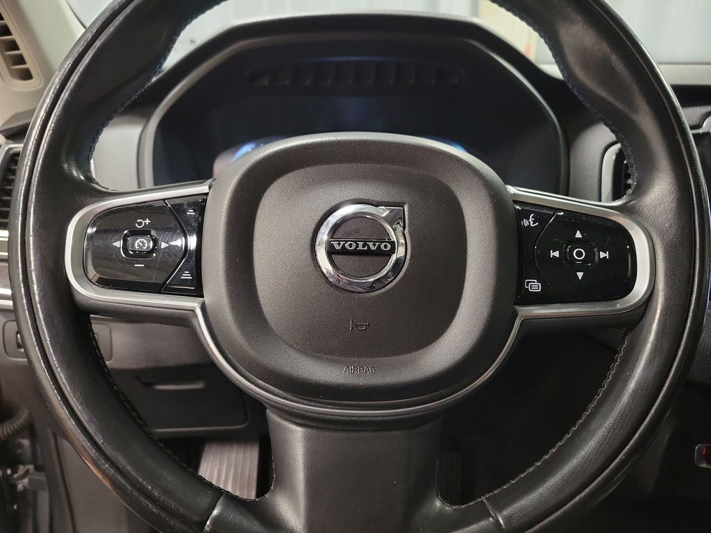 2017 Volvo XC90 T6 Momentum