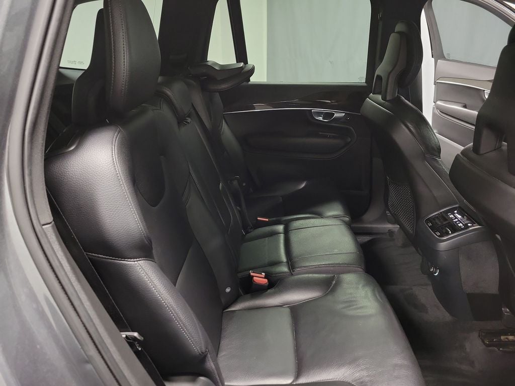 2017 Volvo XC90 T6 Momentum