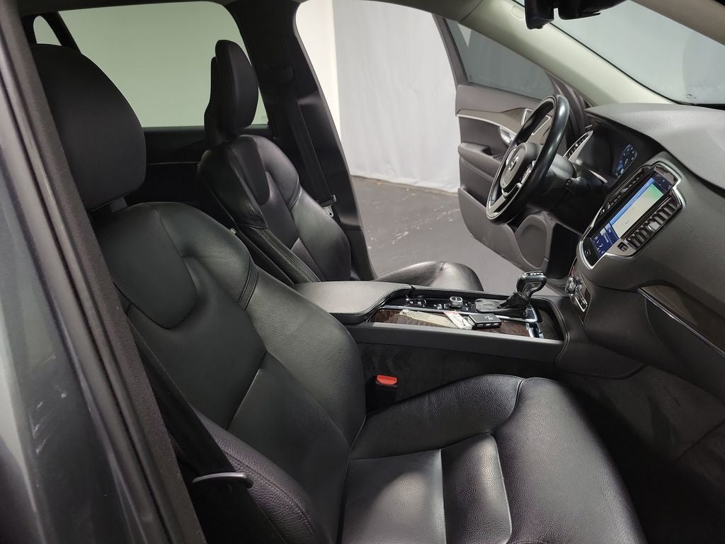 2017 Volvo XC90 T6 Momentum