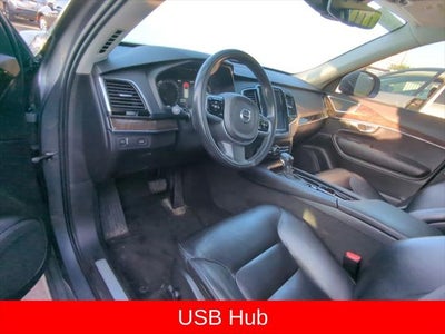 2017 Volvo XC90 T6 Momentum