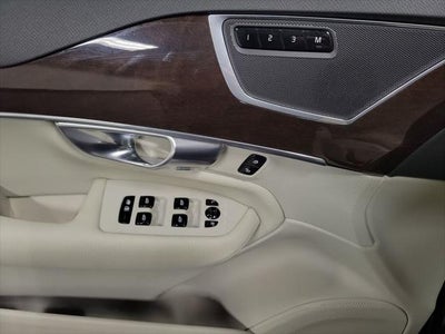 2019 Volvo XC90 T6 Momentum