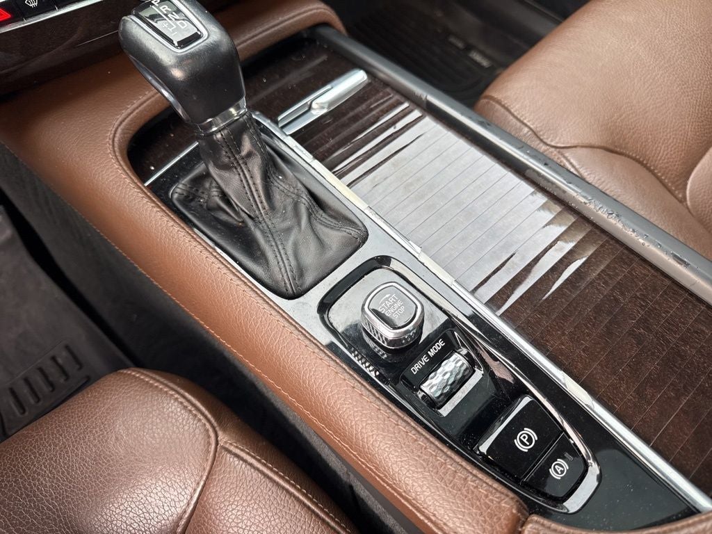 2019 Volvo XC90 T6 Momentum