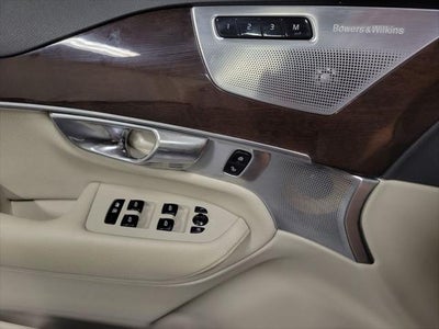 2016 Volvo XC90 T6 Momentum