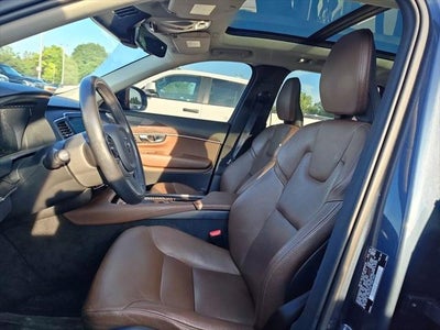 2019 Volvo XC90 T6 Momentum
