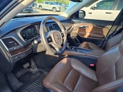 2019 Volvo XC90 T6 Momentum