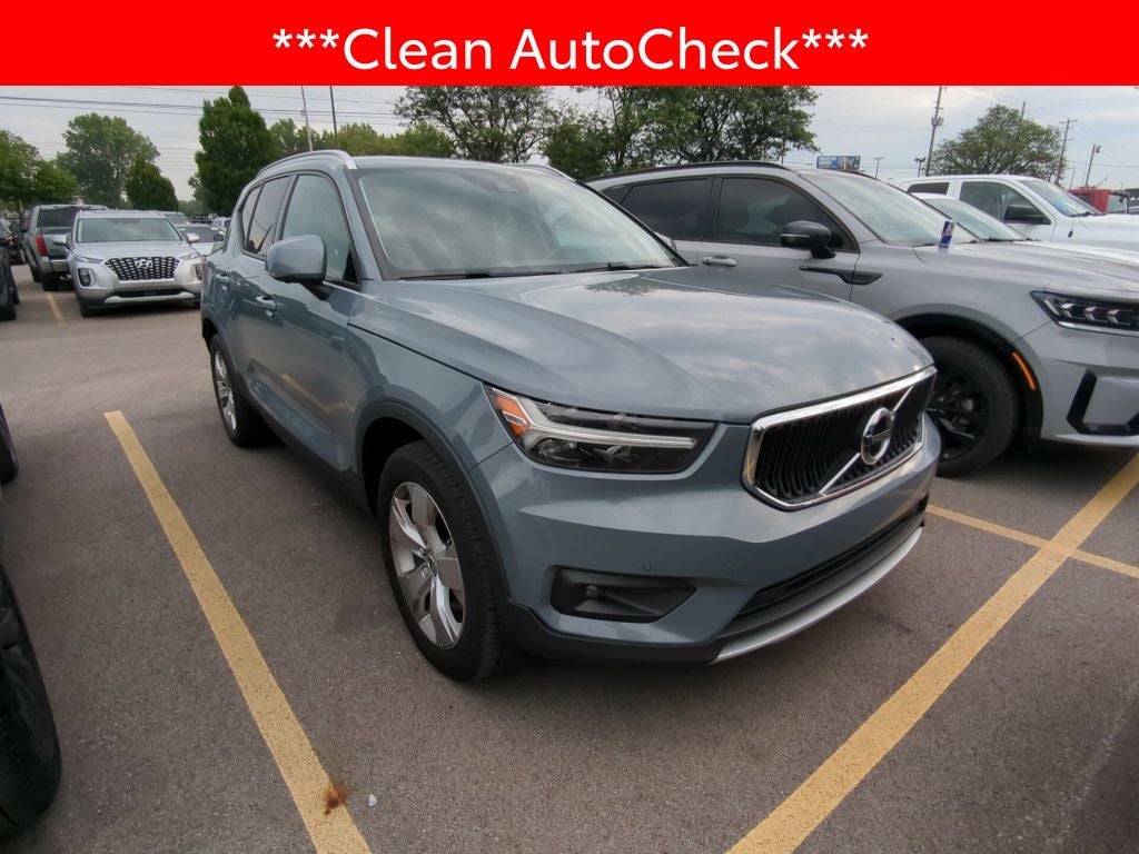 2022 Volvo XC40 Momentum