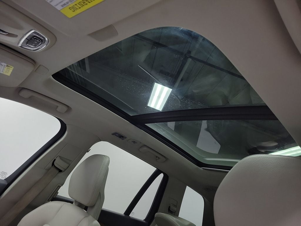 2021 Volvo XC90 Recharge Plug-In Hybrid T8 Inscription Expression 7 Passenger